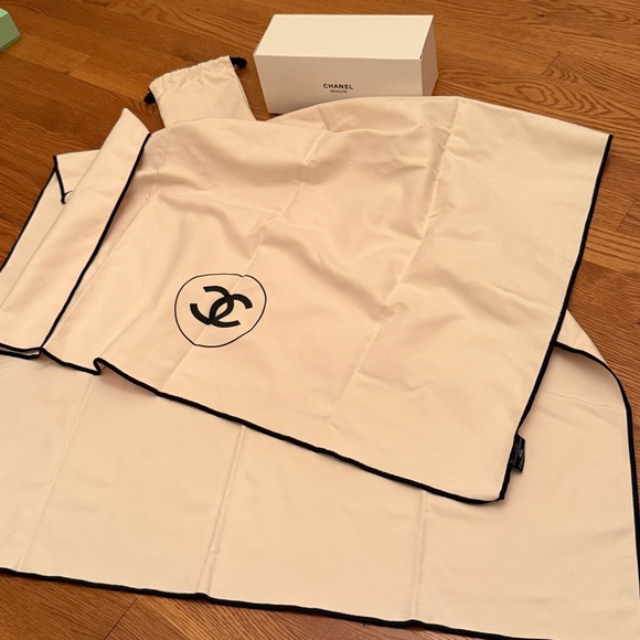 CHANEL blanket - Picture 4 of 4